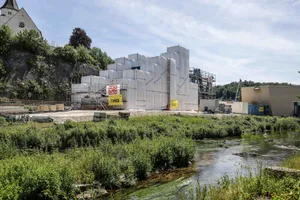 Bahnbi Wird in wenigen Wochen an ihren endgültigen Platz befördert: die neue Heidenheimer Eisenbahnbrücke.