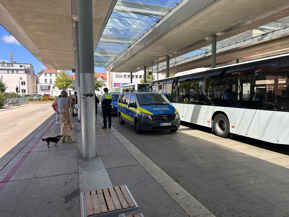 Polizeieinsatz am Donnerstag an der Zentralen Omnibushaltestelle in Heidenheim.