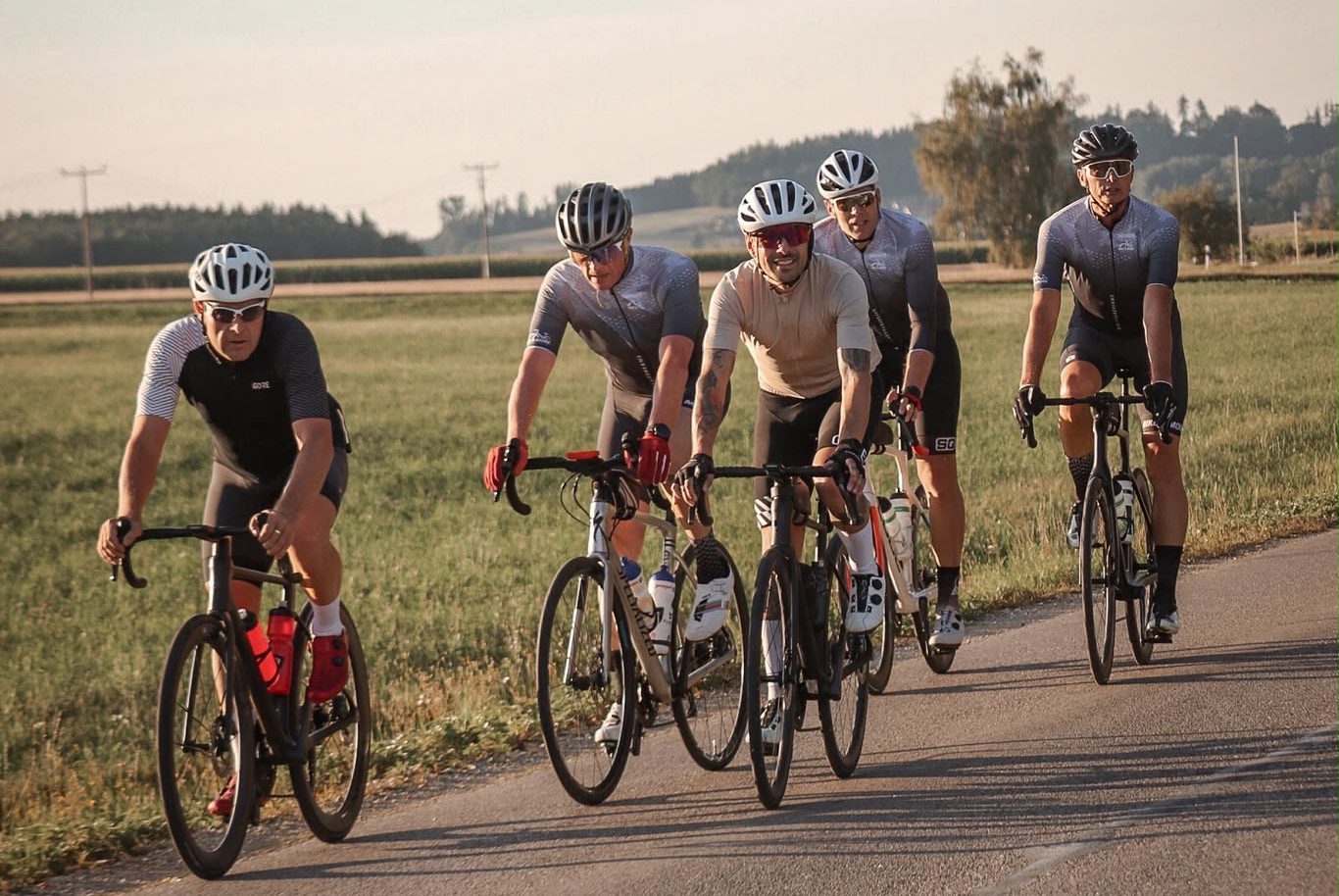 Gemeinsam über die Alpen: (von links) Marcus Mönius, Andreas Kos, Martin Munz, Marco Spielberger und Thomas Lehner sammelten auf ihrem Radabenteuer nicht nur viele Kilometer, sondern auch zahlreiche unvergessliche Momente.