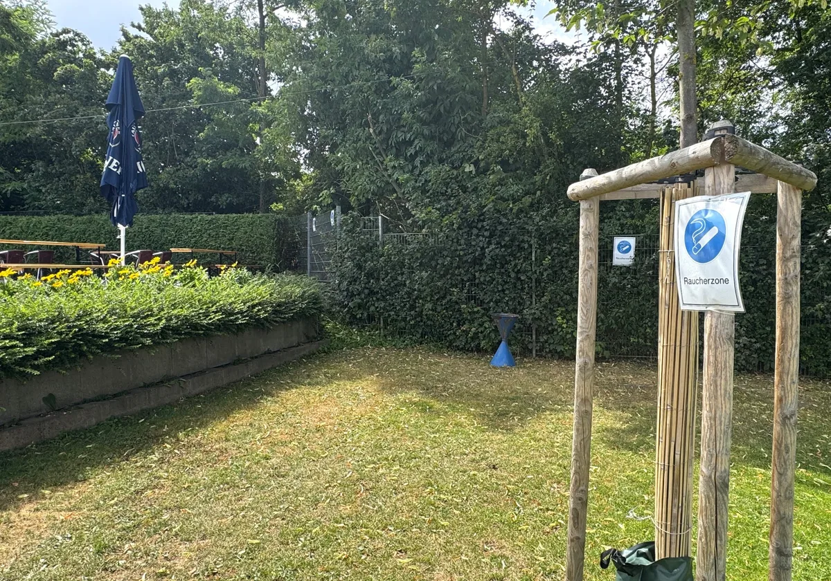 Die Nähe des Raucherbereichs zum Kiosk und dessen Bestuhlung wurden im Gemeindetatsausschuss diskutiert.