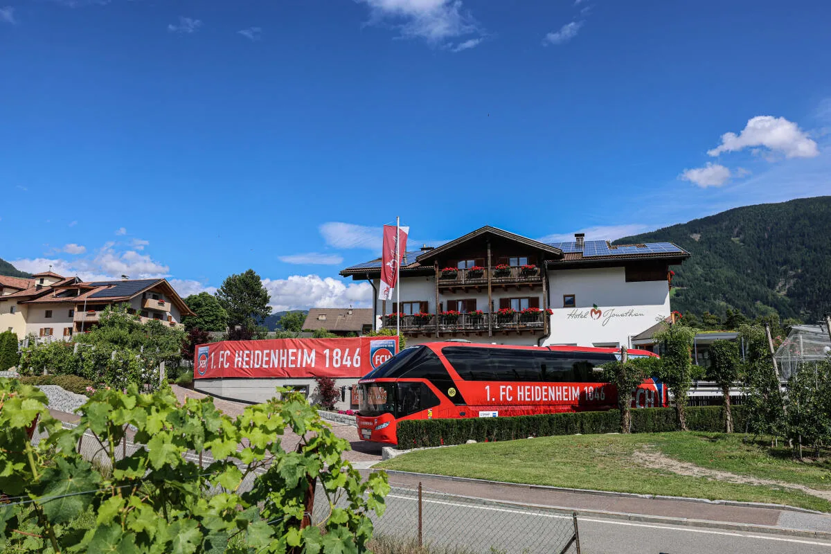 Zwischen Äpfeln und Südtiroler Bergen: Vom 17. bis 25. Juli bereitet sich der 1. FC Heidenheim im Trainingslager in Natz-Schabs auf die neue Saison vor.
