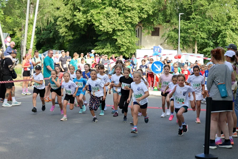 Mit schnellen Schritten zu tollen Zeiten: Bei den Schülerläufen und dem Bambini-Lauf zeigte auch der Nachwuchs sein Können.