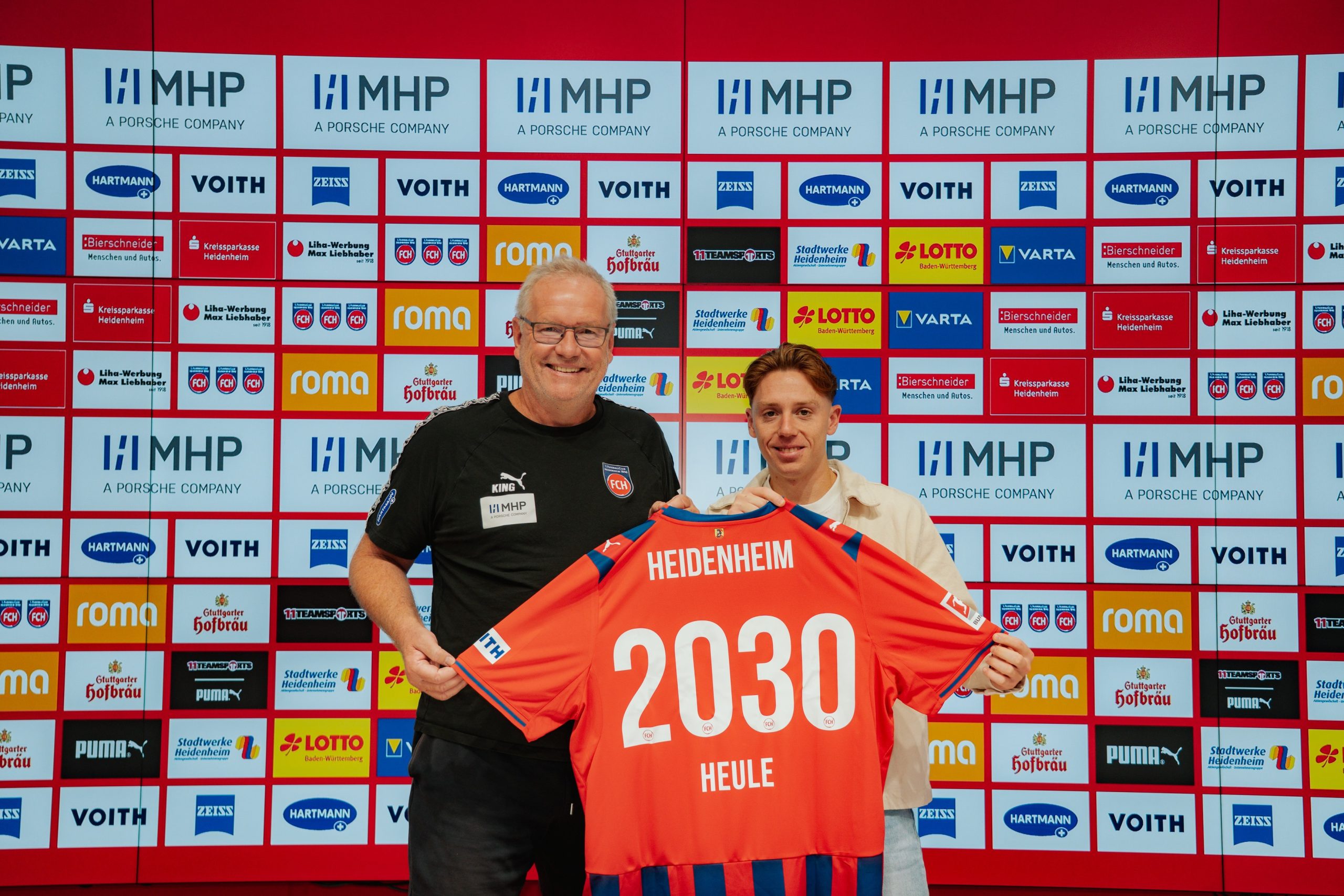 Ein wichtiger Baustein für die wackelige Defensive? Linksverteidiger Michael Heule (rechts, hier mit Holger Sanwald) wechselt zum 1. FC Heidenheim.