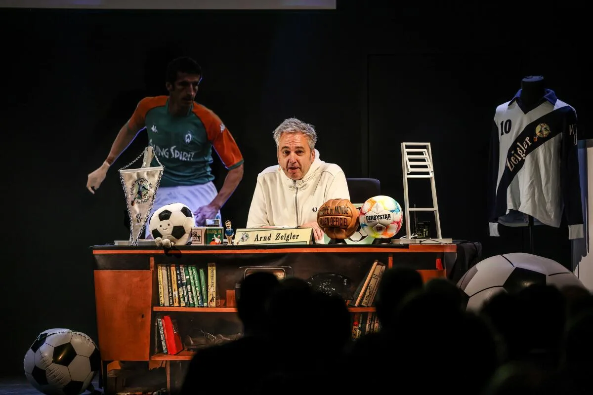 Kulturschiene, Arnd Zeigler, Immer Glück ist Können, Lokschuppen, Fußball stand im Mittelpunkt der Kulturschiene-Veranstaltung mit Arnd Zeigler im Lokschuppen.