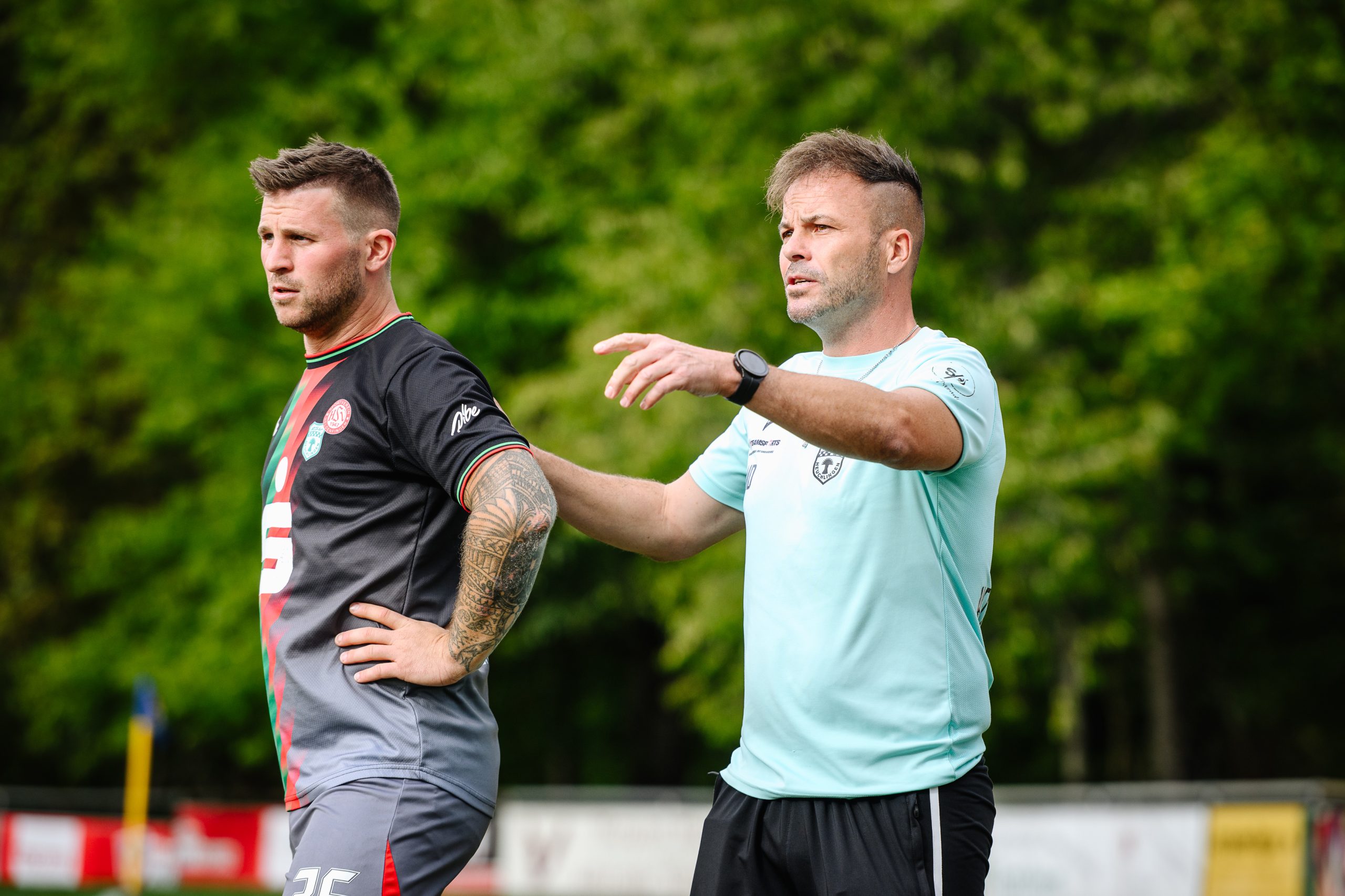 Daniel Mack (rechts), Trainer der Spielgemeinschaft Herbrechtingen, hier im Kreisderby bei der TSG Nattheim..