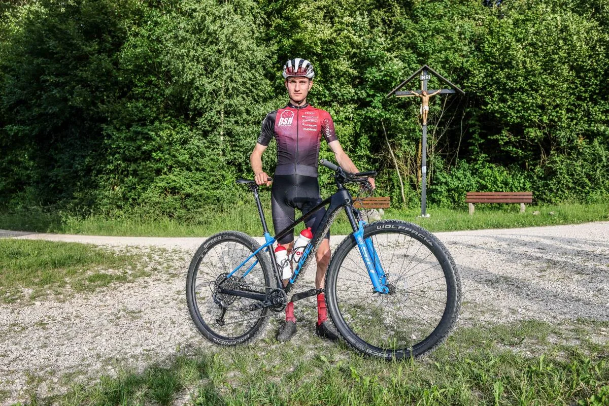 Tim Hauser saß schon als Teenager auf dem Mountainbike, als Bike Sport Nattheim vor zehn Jahren gegründet wurde. Mit seinem „Hardtail“ kommt er gut durchs Gelände. 