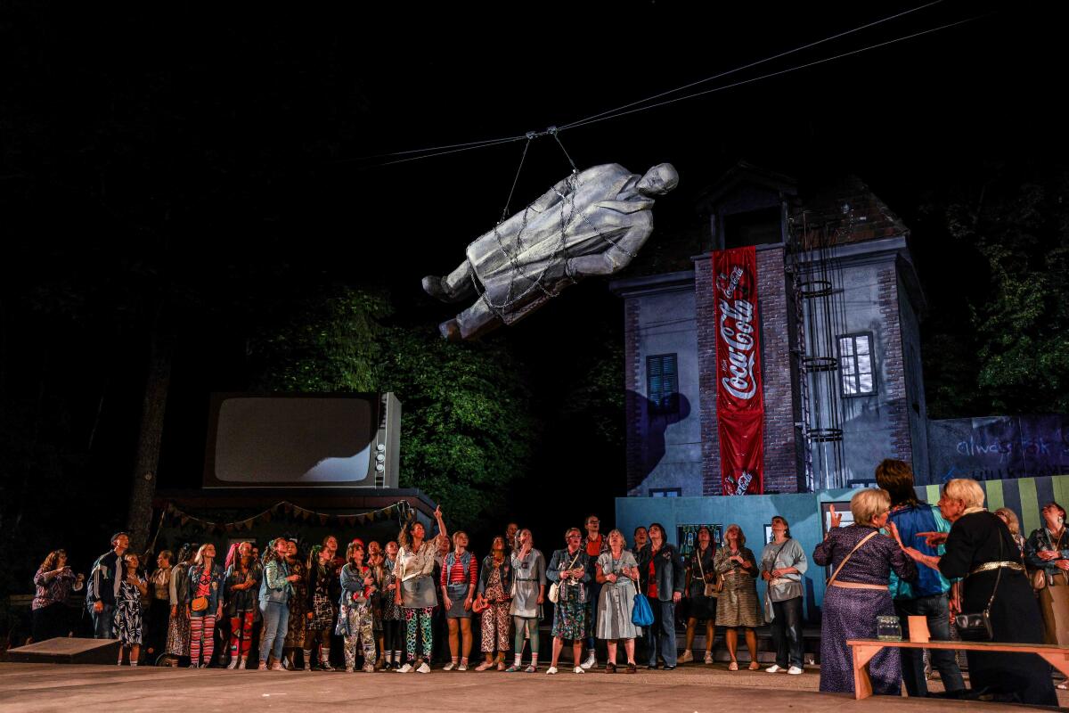 „Good Bye, Lenin!“ stand dieses Jahr als Abendstück auf dem Programm des Heidenheimer Naturtheaters.
