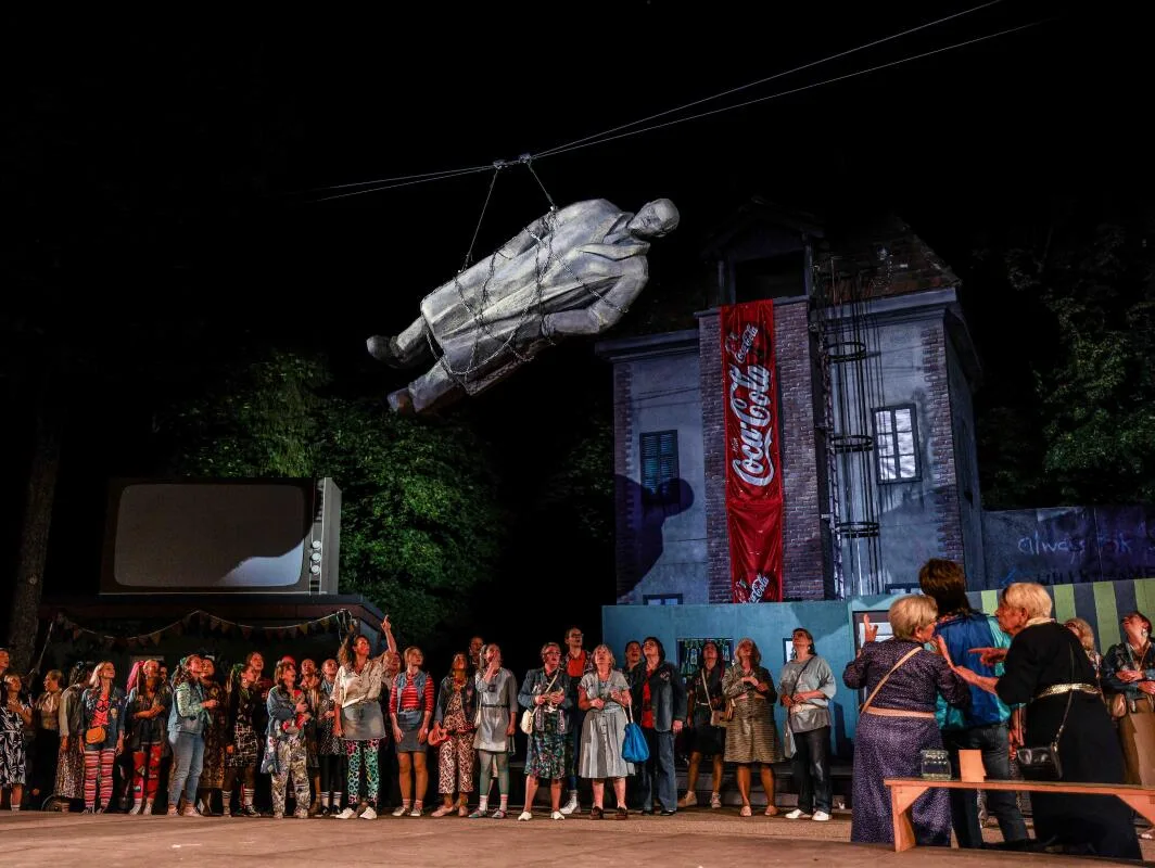 „Good Bye, Lenin!“ stand dieses Jahr als Abendstück auf dem Programm des Heidenheimer Naturtheaters. „Good Bye, Lenin!“ stand dieses Jahr als Abendstück auf dem Programm des Heidenheimer Naturtheaters.