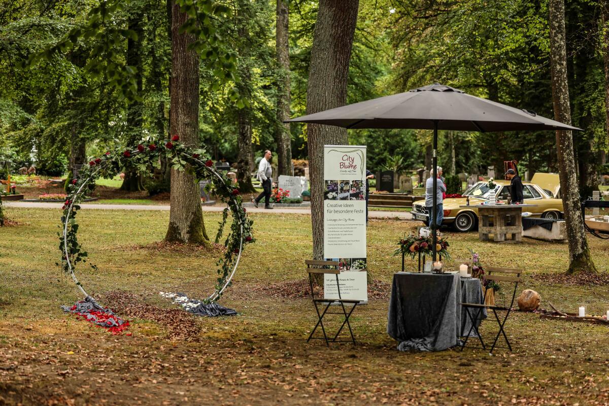 Blumenarrangements und Steinmetzarbeiten gab es auf der Heidenheimer Friedhofssoirée zu sehen.