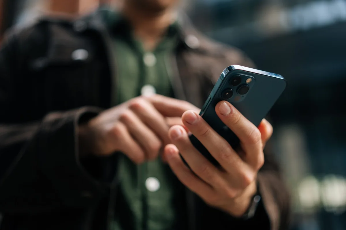Auf digitalem Weg nahm ein Mann Kontakt zu Minderjährigen auf, obwohl es ihm bereits untersagt war. 