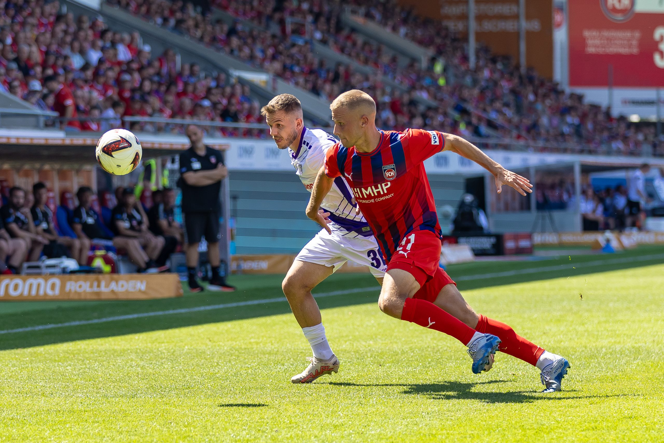 Hier noch Gegenspieler, bald in einem Team: Adrian Beck (rechts, hier gegen Patrick Kammerbauer) wechselt vom 1. FC Heidenheim zum VfL Osnabrück.