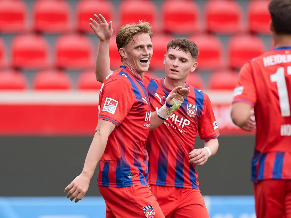 GER, 1. FC Heidenheim 1846 e. V. vs. FC Wuerzburger Kickers, Fussball, Freundschaftsspiele – Herren, Spielzeit 2026/2027, 02.10.2026 Mikkel Kaufmann (links) und Paul Hennrich sorgten für die Heidenheimer Tore beim 3:1-Sieg gegen Würzburg.