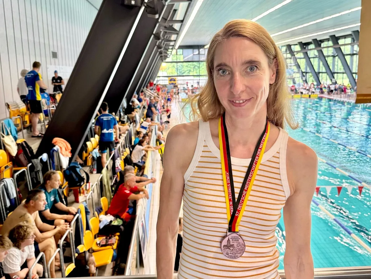 Schwimmen Am Beckenrand in Gera: Natalie Jung vom SV Heidenheim 04 freut sich über Bronze.