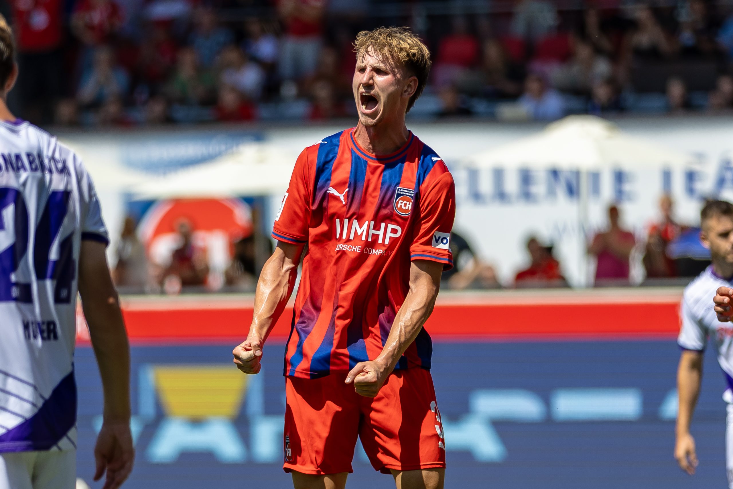 Der Jubel muss raus: Jan Schöppner nach seinem Tor für den 1. FC Heidenheim gegen den VfL Osnabrück.