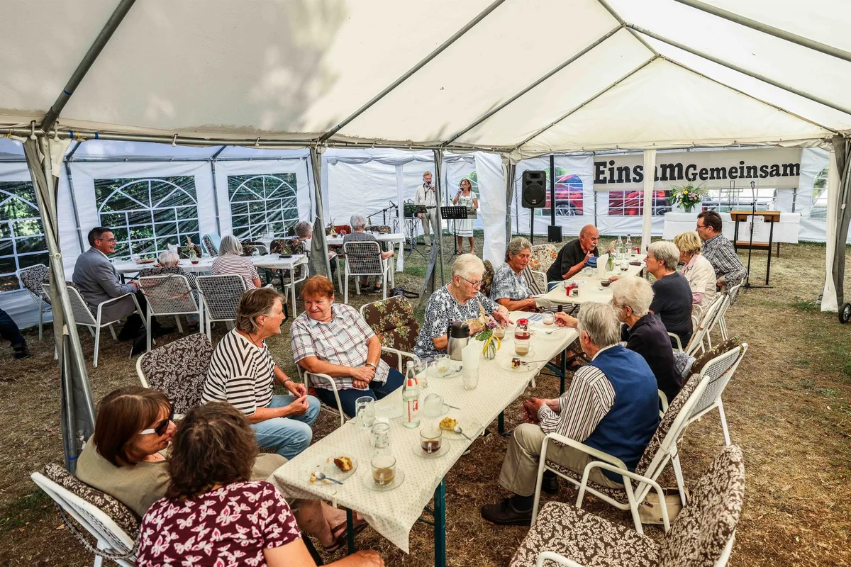 Gemeinsam statt einsam: Im Garten auf dem Bruckersberg findet die 53. Stadtranderholung für Seniorinnen und Senioren statt.
