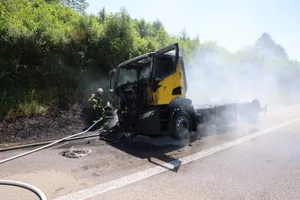 WhatsApp Image 2026-06-25 at 12.28.30 Lkw auf der A7 bei Heidenheim stand im Vollbrand.