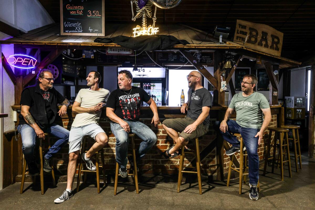 Von links nach rechts: Arno Musselmann, Timo Musselmann, Andy Frank, Sigfried Reidel, Gründungsmitglied Holger Ruhland.