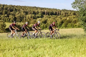 Radsport, Bike Sport, Nattheim, Auf der Strecke beim 6. Härtsfeld MTB & Gravel Race lohnt sich der Blick nach links und rechts. Am Anstieg der „Fanmeile“ sollten die Kräfte gut eingeteilt werden, aber auch Zeit für das Genießen der Natur und der Atmosphäre bleiben.