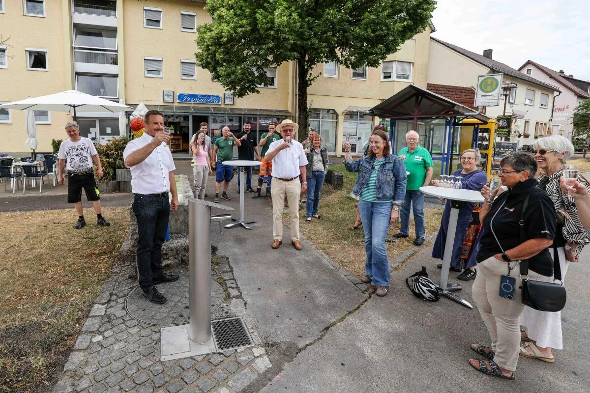 Steinheim hat einen Trinkbrunnen: Der erste öffentliche Trinkbrunnen im Landkreis Heidenheim wurde offiziell eingeweiht.
