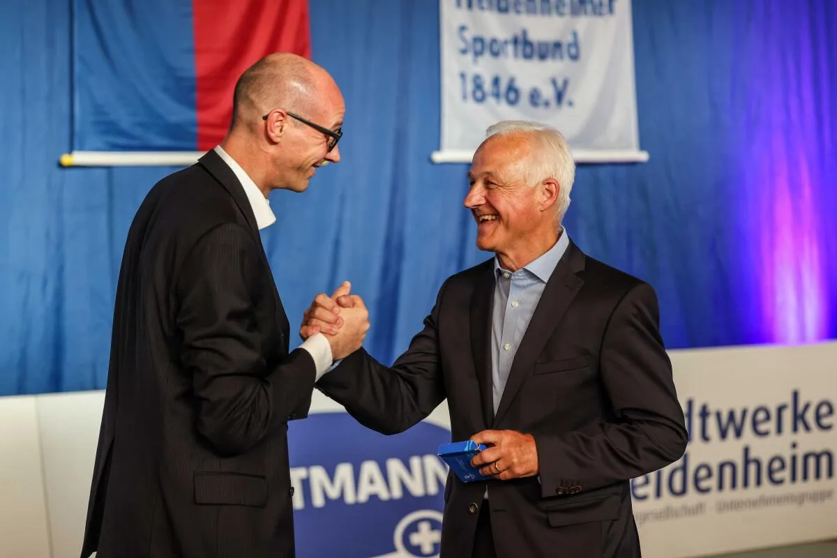 Verabschiedung, Fechttrainer, Fechten, Thomas Zimmermann, Ralf Bißdorf, Fechtzentrum, Der Erfolgstrainer und sein Musterschüler: Ralf Bißdorf (links) kam zur Verabschiedung von Thomas Zimmermann extra aus den USA angeflogen.