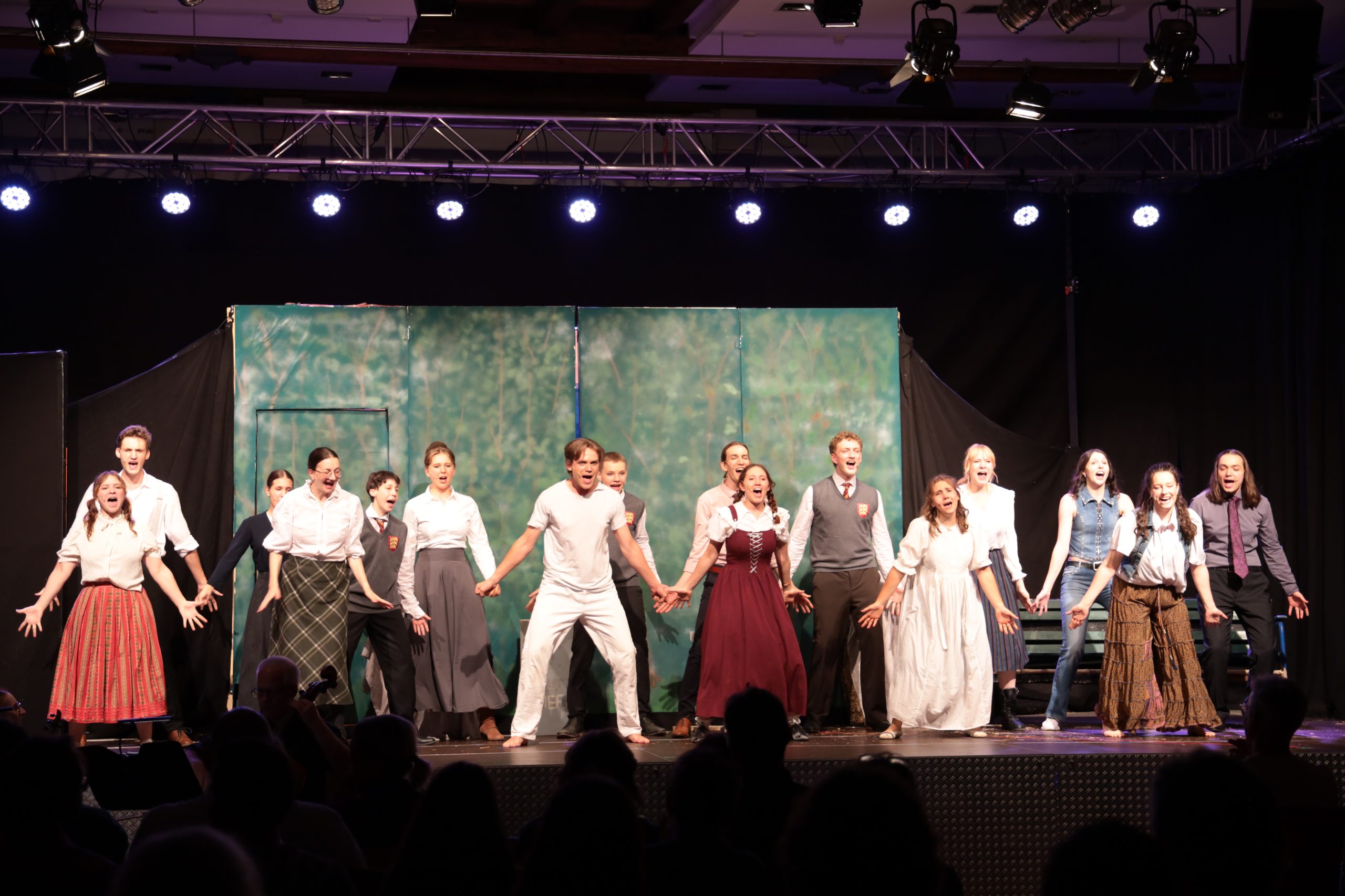 Um Themen wie Selbstfindung, erste Liebe und gesellschaftliche Erwartungen ging es bei der Premiere von „Frühlings Erwachen“ in Königsbronn.
