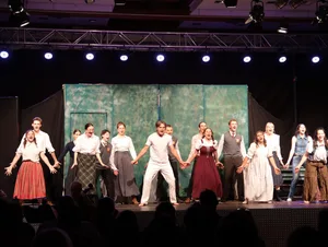 Um Themen wie Selbstfindung, erste Liebe und gesellschaftliche Erwartungen ging es bei der Premiere von „Frühlings Erwachen“ in Königsbronn. Um Themen wie Selbstfindung, erste Liebe und gesellschaftliche Erwartungen ging es bei der Premiere von „Frühlings Erwachen“ in Königsbronn.