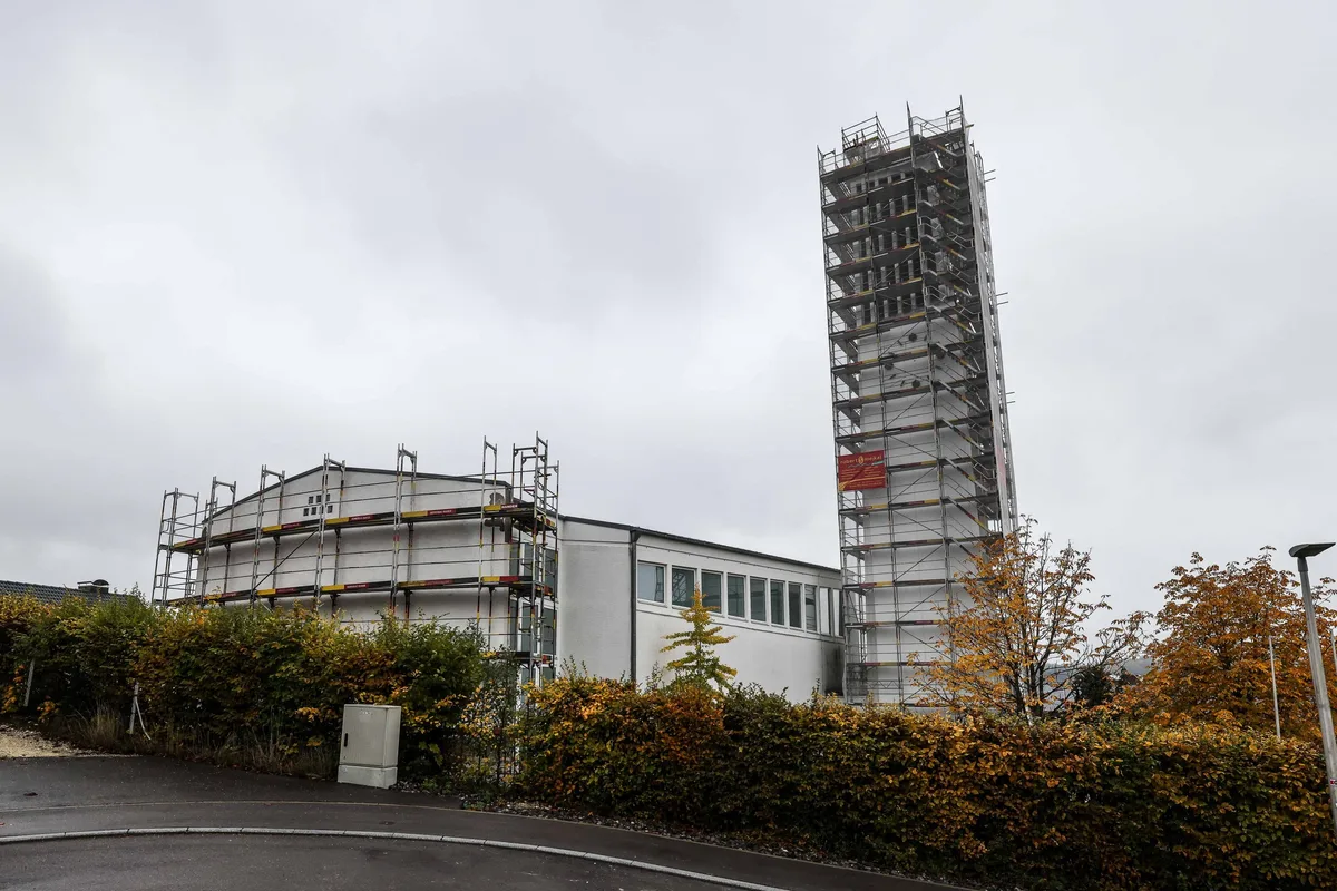 Herbrechtingen, Kirche, St. Bonifatius, Sanierung, Die Kirche St. Bonifatius in Herbrechtingen wird saniert. Der Gottesdienst findet dennoch statt.