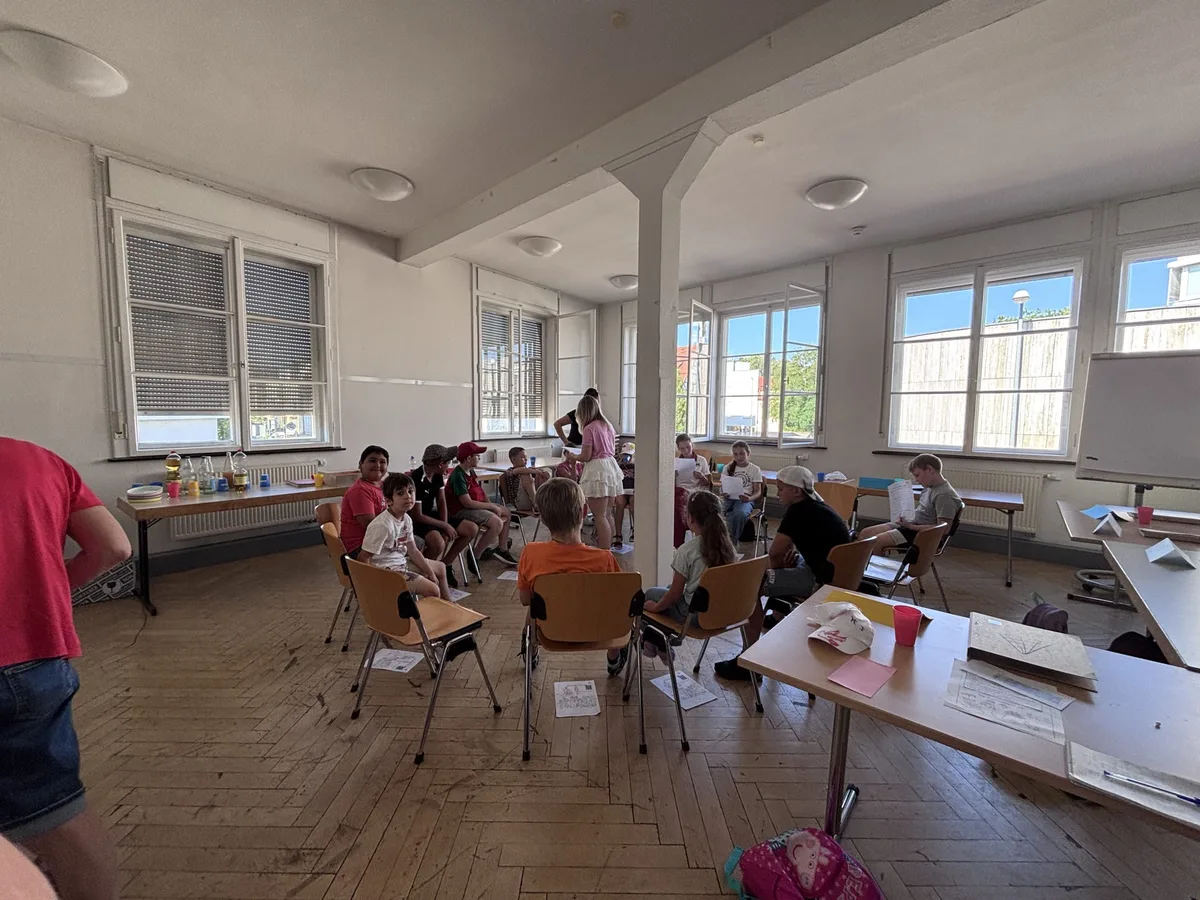 Image (58) Bei den Knallerferien lernen die Kinder spielerisch den Inhalt des Theaterstücks kennen.