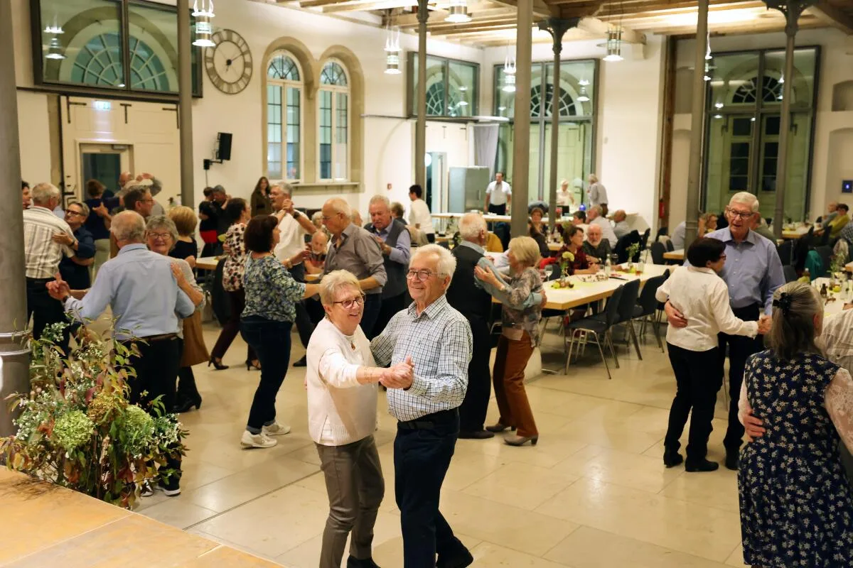 Wiederbelebung Tanztee in der Schranne Gemeinsam tanzen macht mehr Spaß: Stets gut besucht ist der Tanztee in der Schranne.