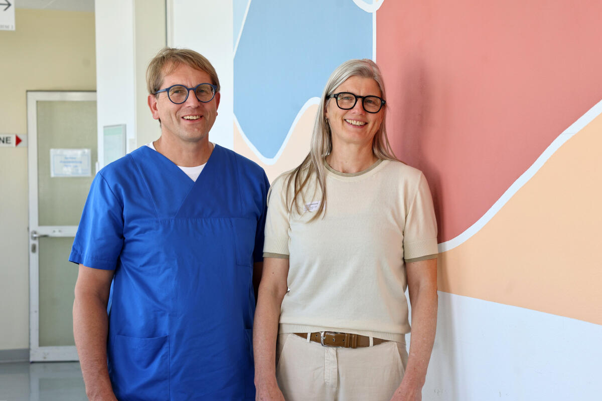 Bauen auf dem Schlossberg eine Kinder- und Jugendpsychosomaik auf: Dr. Andreas Schneider (Chefarzt der Klinik für Kinder- und Jugendmedizin) und Dr. Brigitte Rentschler, die als Kinder- und Jugendpsychiaterin die fachliche Verantwortung inne haben wird.