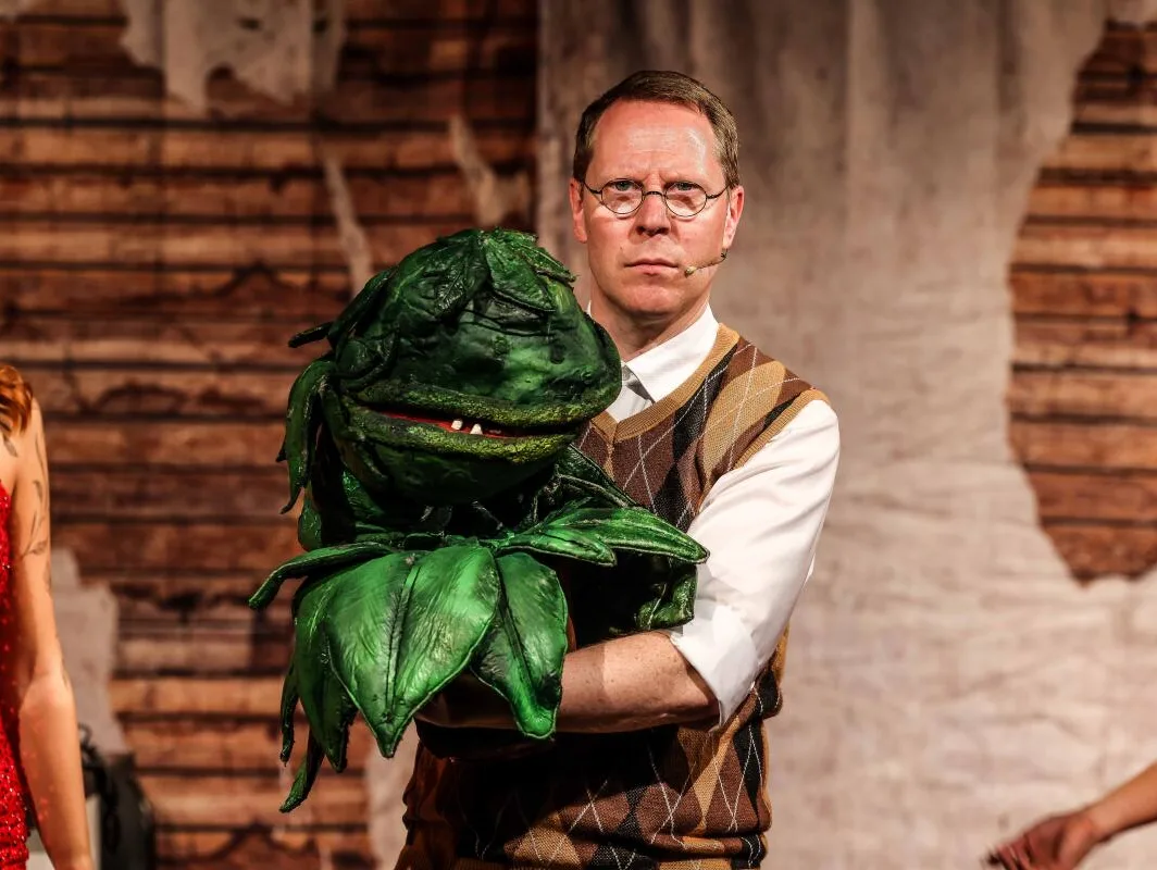 Die Pflanze hat ungewöhnliche kulinarische Vorlieben: Im Schnaitheimer Sasse-Theater wird „Der kleine Horrorladen“ aufgeführt. Die Pflanze hat ungewöhnliche kulinarische Vorlieben: Im Schnaitheimer Sasse-Theater wird „Der kleine Horrorladen“ aufgeführt.