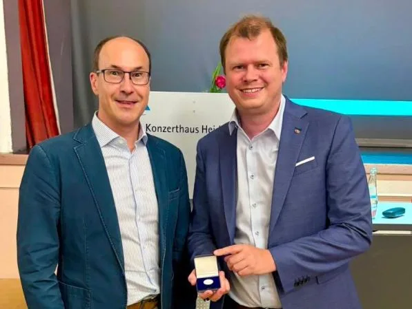 kolb Stadtrat Michael Kolb (li.) wurde von OB Salomo aus dem Gemeinderat verabschiedet.
