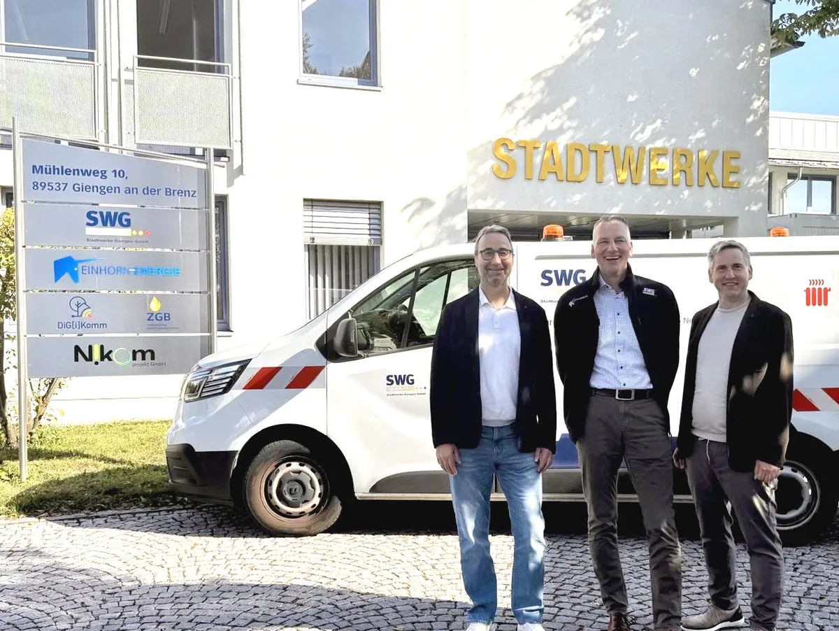 GEO-Olschewski Er steht für Kontinuität bei den Stadtwerken Giengen: Bernd Olschewski (Mitte), umrahmt von den GEO-Geschäftsführern Christof Gaugler (links) und Holger Röhrer (rechts).