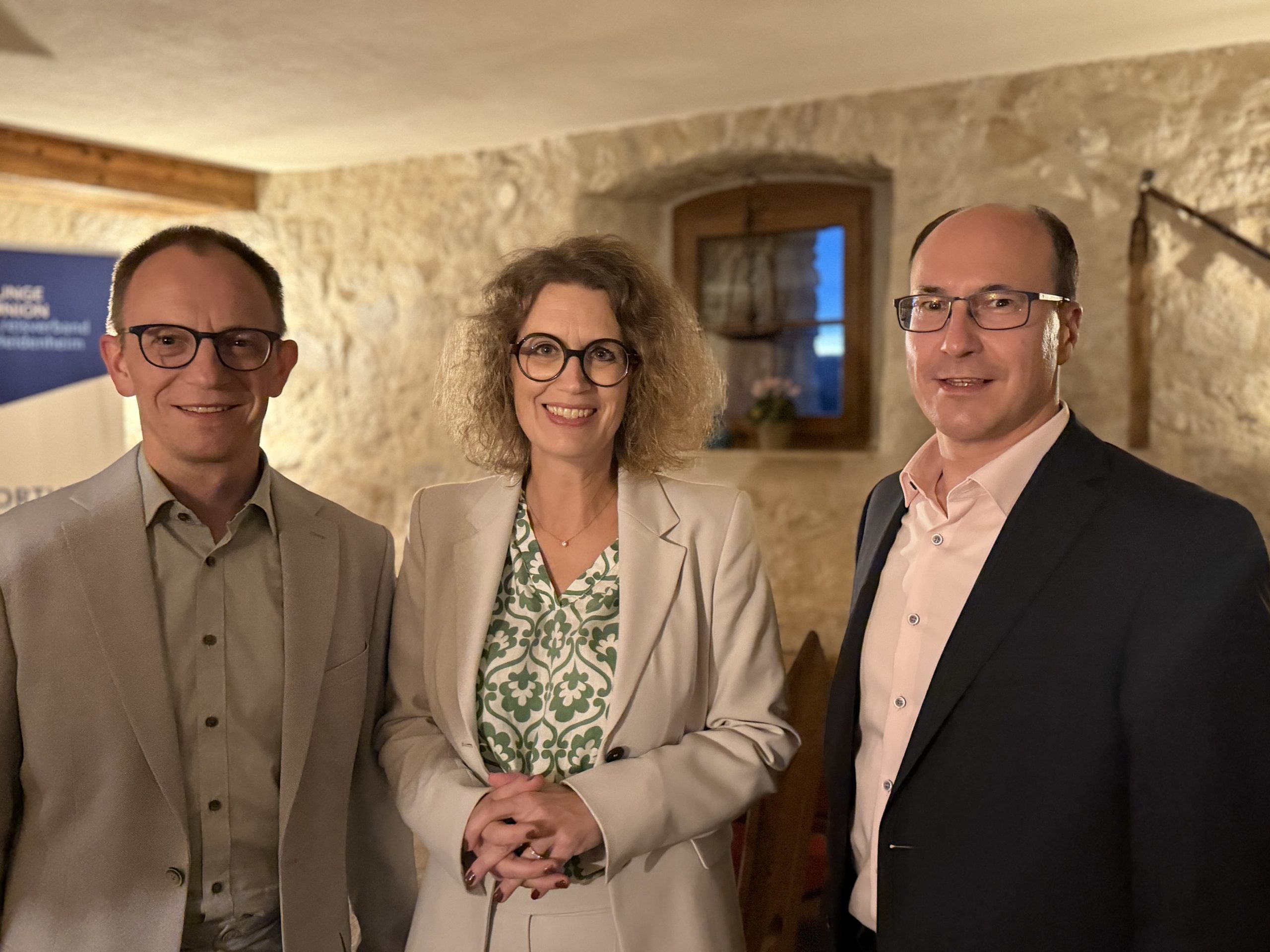 Beim CDU-Kreisparteitag auf Burg Katzenstein (von links): Dischingens Bürgermeister Dirk Schabel, die Europaabgeordnete Andrea Wechsler und der Landtagsabgeordnete Michael Kolb.