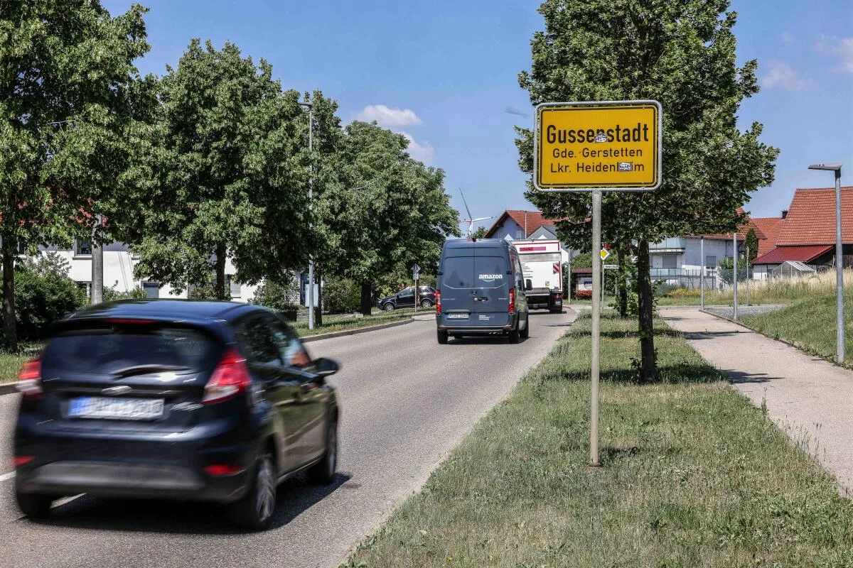 Während der Sperrung der B466 zwischen Sontheimer Wirtshäusle und Söhnstetten führt die offizielle Umleitungsstrecke über Gussenstadt. Viel zusätzlicher Verkehr für den kleinen Ort.