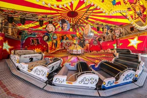 Heidenheim, Karrussell, Karrussell-Test, Rummel, Volksfest Ein zehnjähriges Mädchen wird aus dem Fahrgeschäft „Musik Express“ auf dem Heidenheimer Volksfest geschleudert.