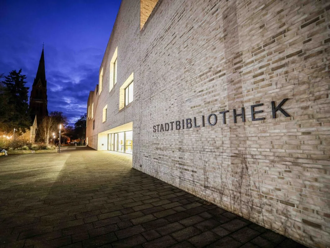 Nicht nur Heimat zahlreicher Bücher: die Stadtbibliothek Heidenheim. Nicht nur Heimat zahlreicher Bücher: die Stadtbibliothek Heidenheim.