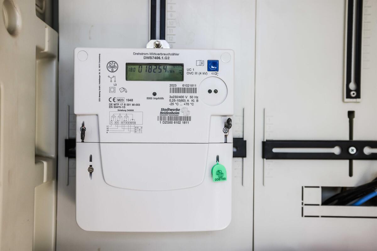 Kundinnen und Kunden der Stadtwerke Heidenheim, die gesetzlich einen digitalen Stromzähler beziehungsweise Smart-Meter, einbauen lassen müssen, werden vom Unternehmen drei Monate im Voraus informiert. 