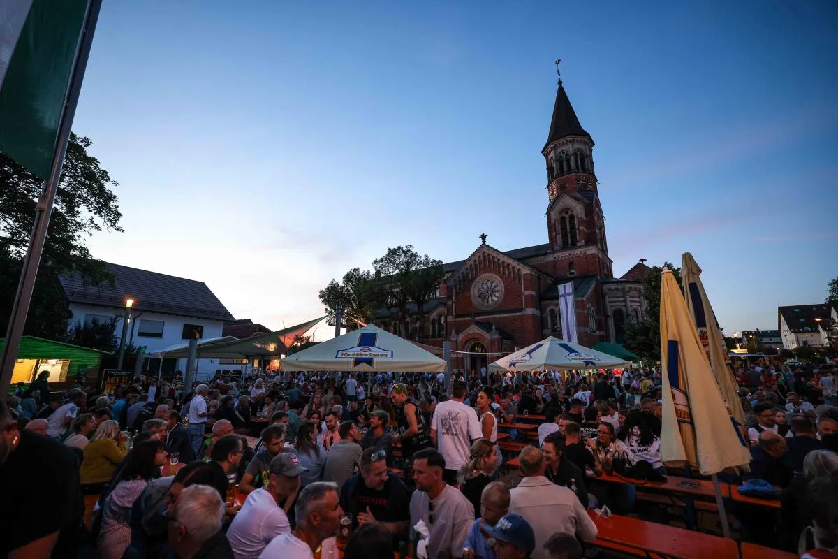 Schon am Freitagabend war der Nattheimer Martinsplatz gut gefüllt.
