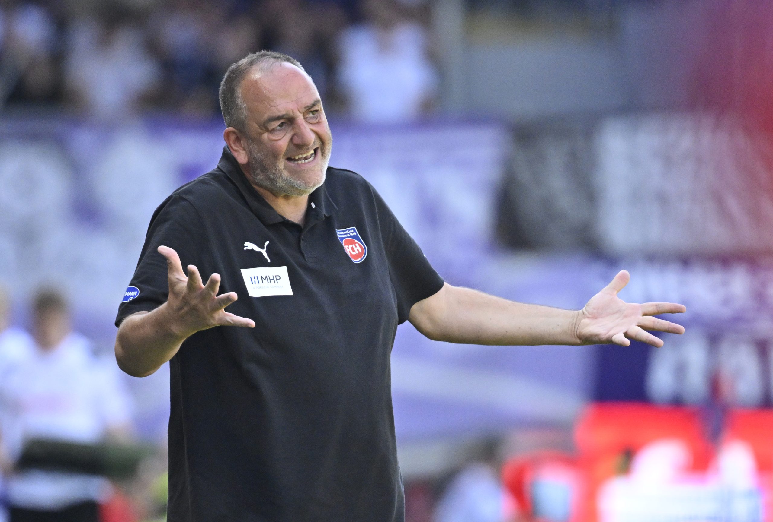 War nicht immer zufrieden mit dem Auftritt des 1. FC Heidenheim gegen den VfL Osnabrück: Trainer Frank Schmidt.