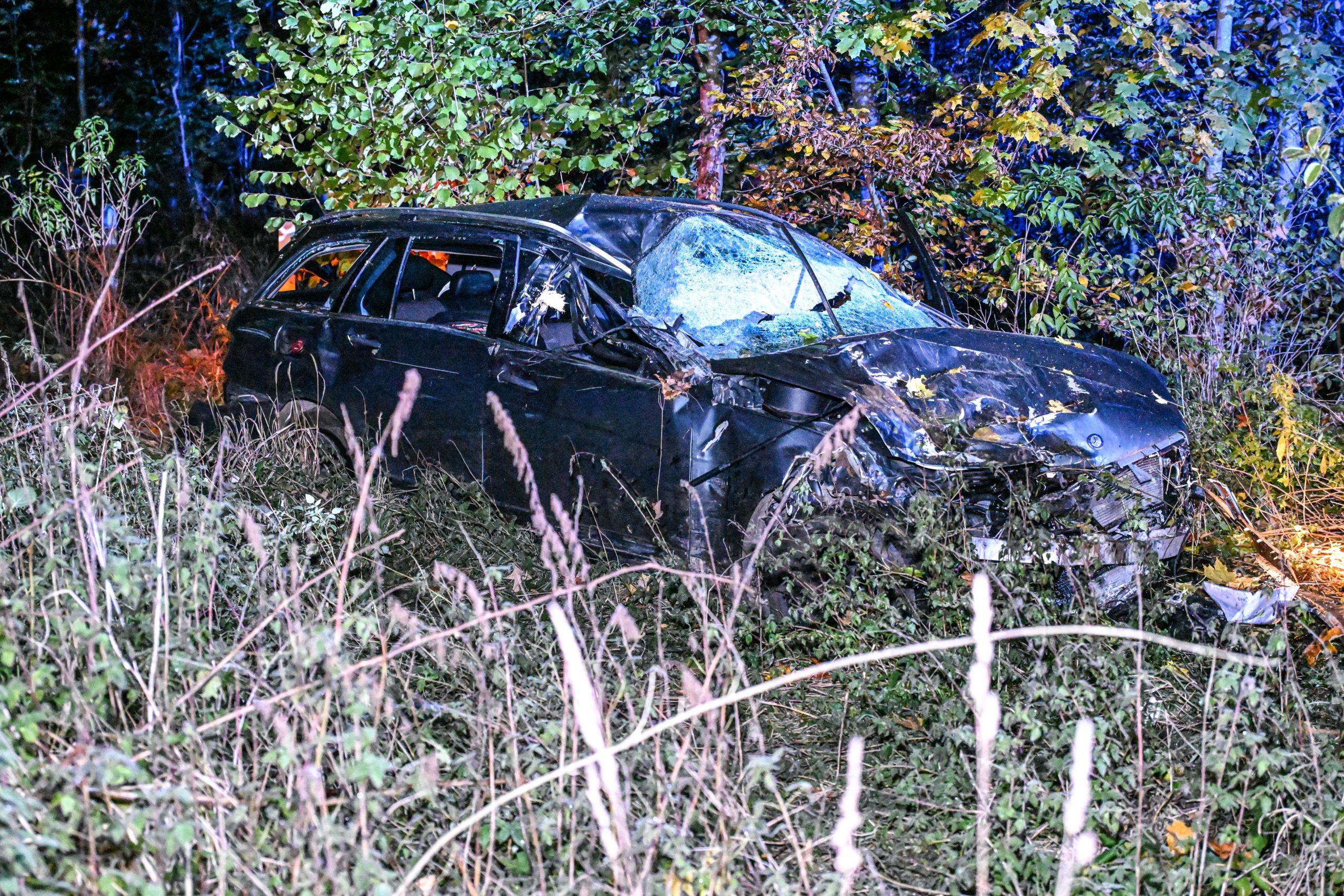 In der Nacht auf Freitag verunfallte ein Mercedes zwischen Gerstetten und Altheim. 