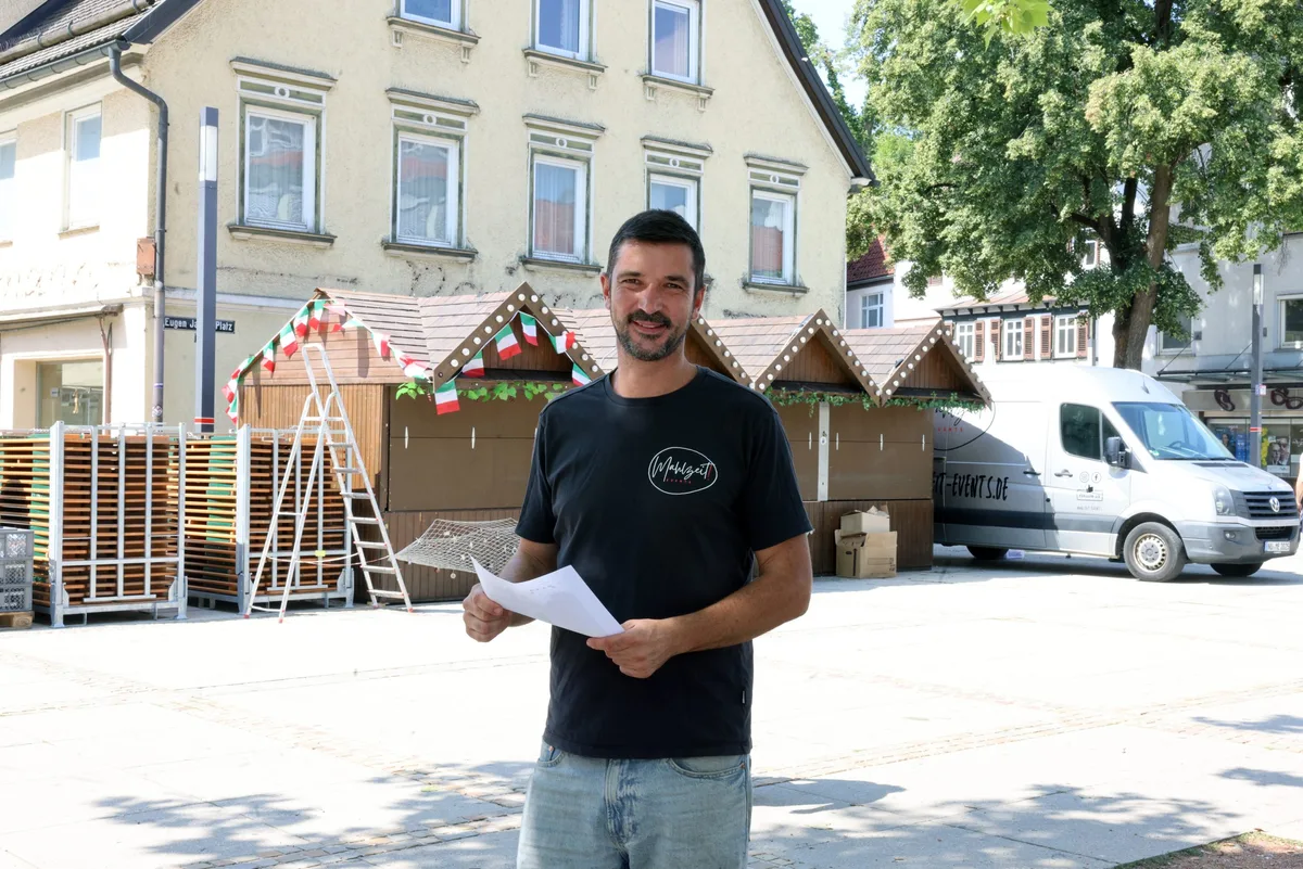 Am Montagmorgen begann für Dalibor Topalovic und sein Team der Aufbau fürs diesjährige Küferfest. 