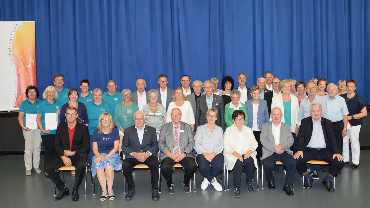 Der diesjährige Ehrungsnachmittag des Eugen-Jaekle-Chorverbands, Bezirk Kocher Brenz, fand im Weststadt-Zentrum Aalen statt. Der diesjährige Ehrungsnachmittag des Eugen-Jaekle-Chorverbands, Bezirk Kocher Brenz, fand im Weststadt-Zentrum Aalen statt.