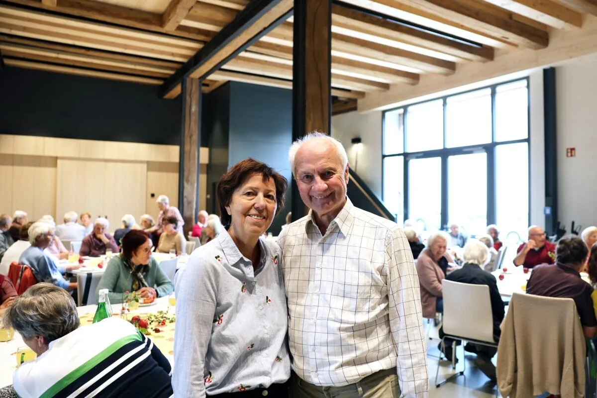 Steinheim: Foto von Ingrid Schmidt und ihrem Mann Klaus bei einer Veranstaltung der Senioren Ingrid und Klaus Schmidt kümmern sich in Steinheim gemeinsam mit ihren Teams darum, dass Seniorinnen und Senioren weder einsam noch hilflos sein müssen.