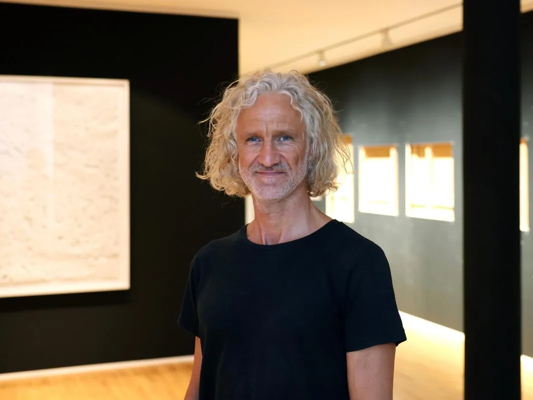 Der Stuttgarter Künstler Martin Bruno Schmid knöpft sich im Kunstmuseum Heidenheim die Hermann-Voith-Galerie vor. Der Stuttgarter Künstler Martin Bruno Schmid knöpft sich im Kunstmuseum Heidenheim die Hermann-Voith-Galerie vor.