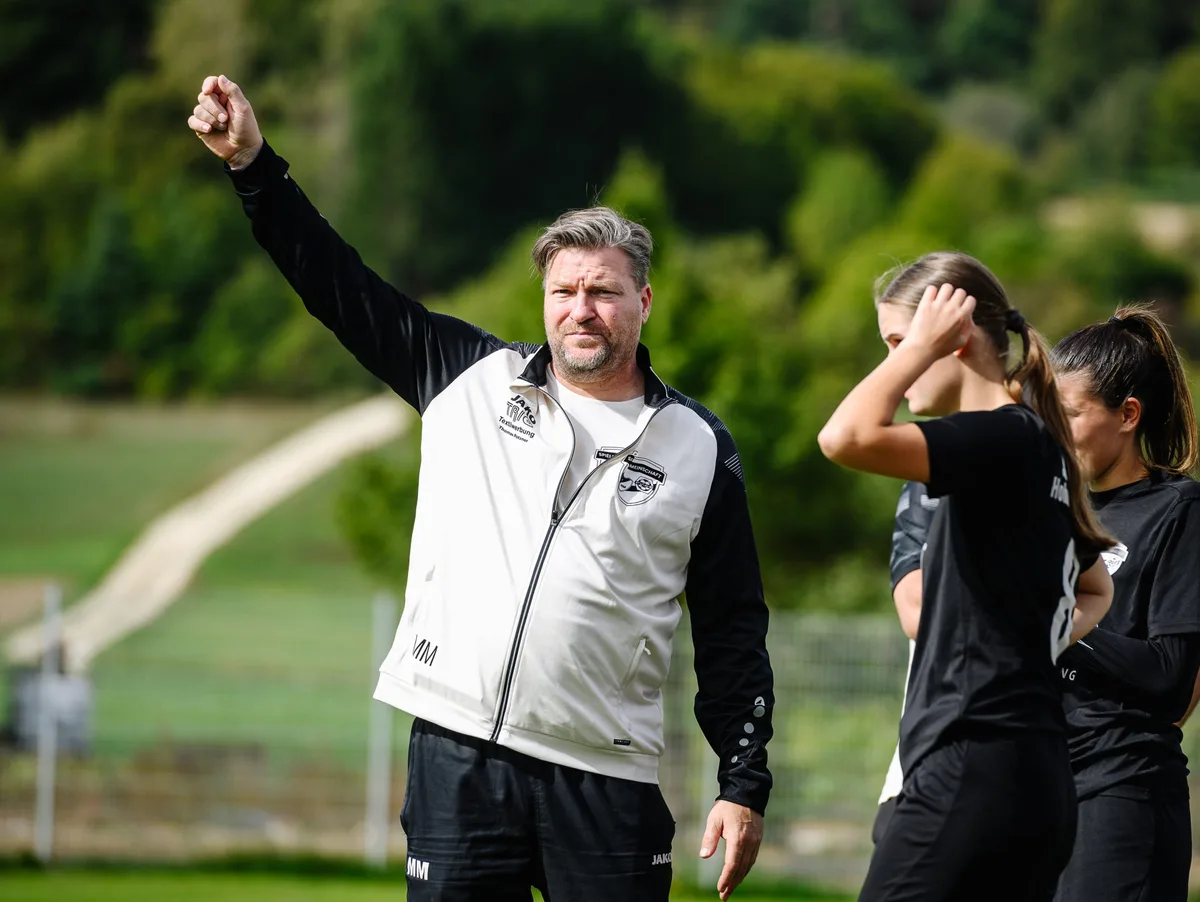 Frauenfußball: TV Steinheim – SG Hohenmemmingen/Sontheim Steht vor einer herausfordernden Saison mit den Fußballerinnen der Spielgemeinschaft Hohenmemmingen/Sontheim: Trainer Markus Maier.