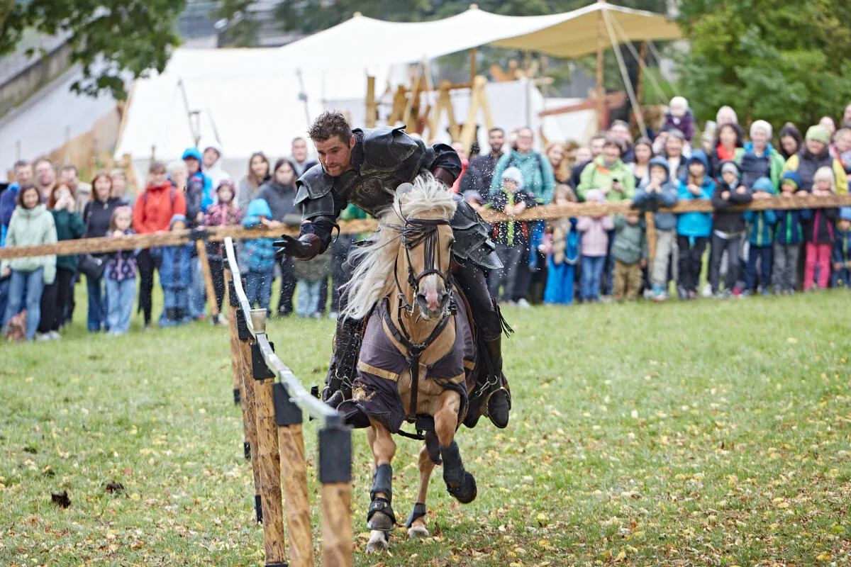Schon im vorigen Jahr lockte der Mittelaltermarkt zahlreiche Besucher auf Schloss Hellenstein.