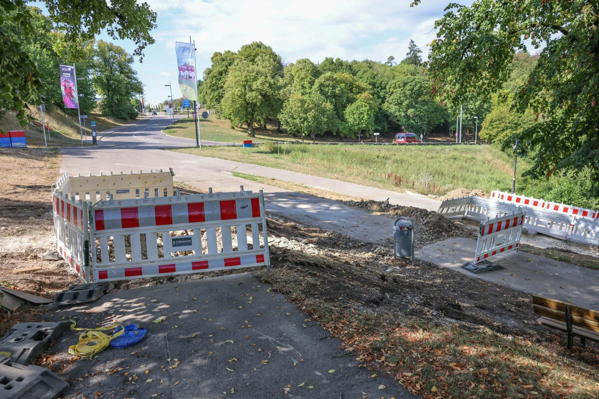 Die letzten Arbeiten an der neuen Trinkwasserleitung auf dem Schlossberg sollen bald abgeschlossen werden.