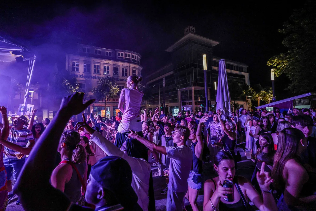 Gut was los war beim internationalen Straßenfest am Freitag und Samstag. Die Schwaben mutierten zu Südländern.