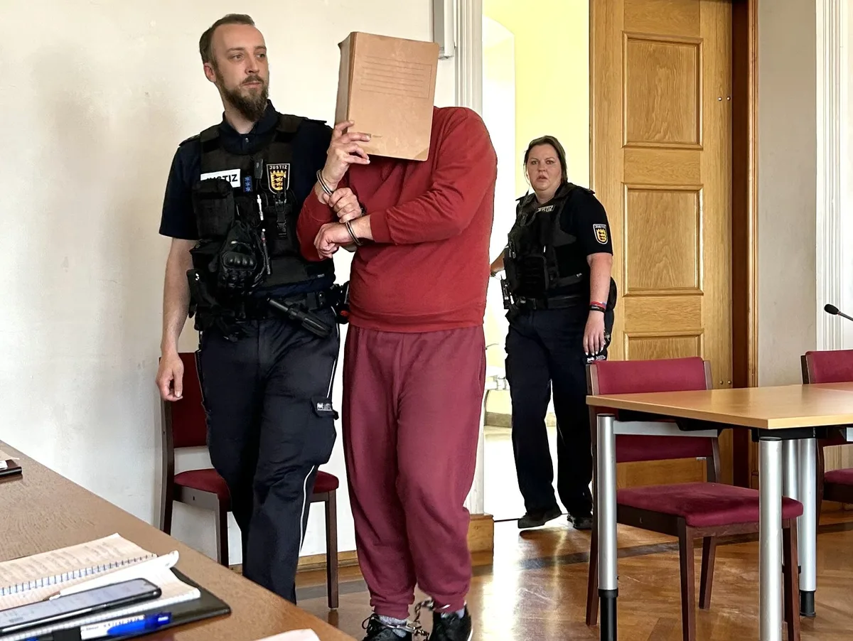 Der Haftbefehl bleibt in Kraft: Wegen der Anstiftung zum sexuellen Missbrauch von Kindern soll ein Mann aus Nattheim für mehrere Jahre ins Gefängnis.